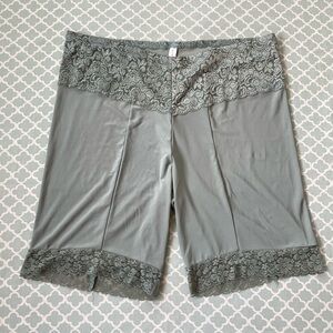 Undersummers Sage Green Signature Lace Slipshort 2X 9” Inseam